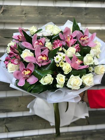 Букет цветов из: Розы и Хризантемы в Февральск