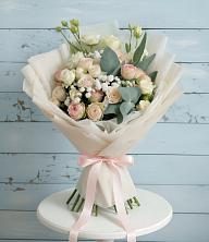 Букет цветов из:  Розы и Лизиантусы в Февральск