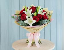 Букет цветов из:  Лилии и Розы в Февральск
