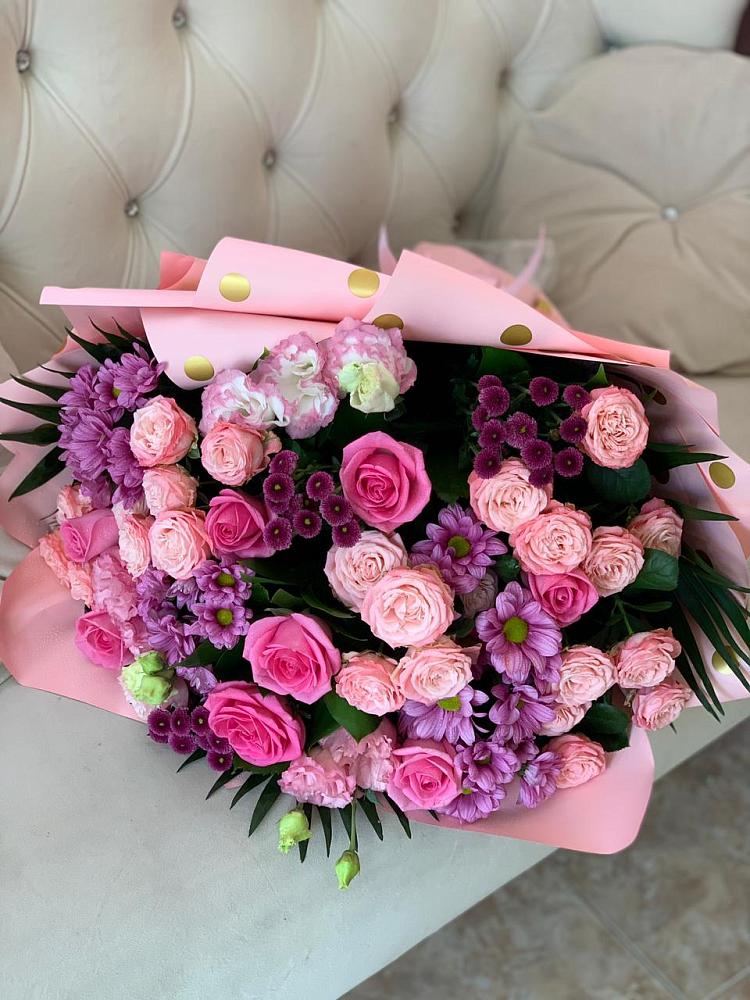 Букет цветов из: Хризантемы, Розы и Лизиантусы в Февральск