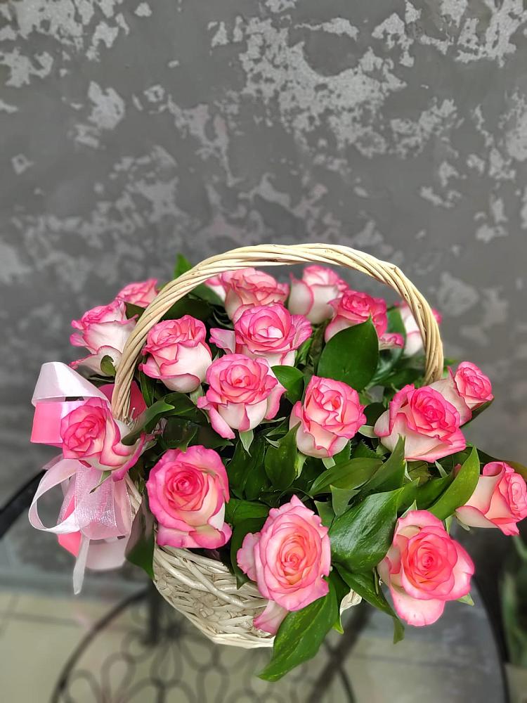Цветочная композиция из Розы в корзине в Февральск