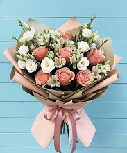 Букет цветов из:  Розы, Альстромерии и Лизиантусы #REPLACE_PRED# Февральск