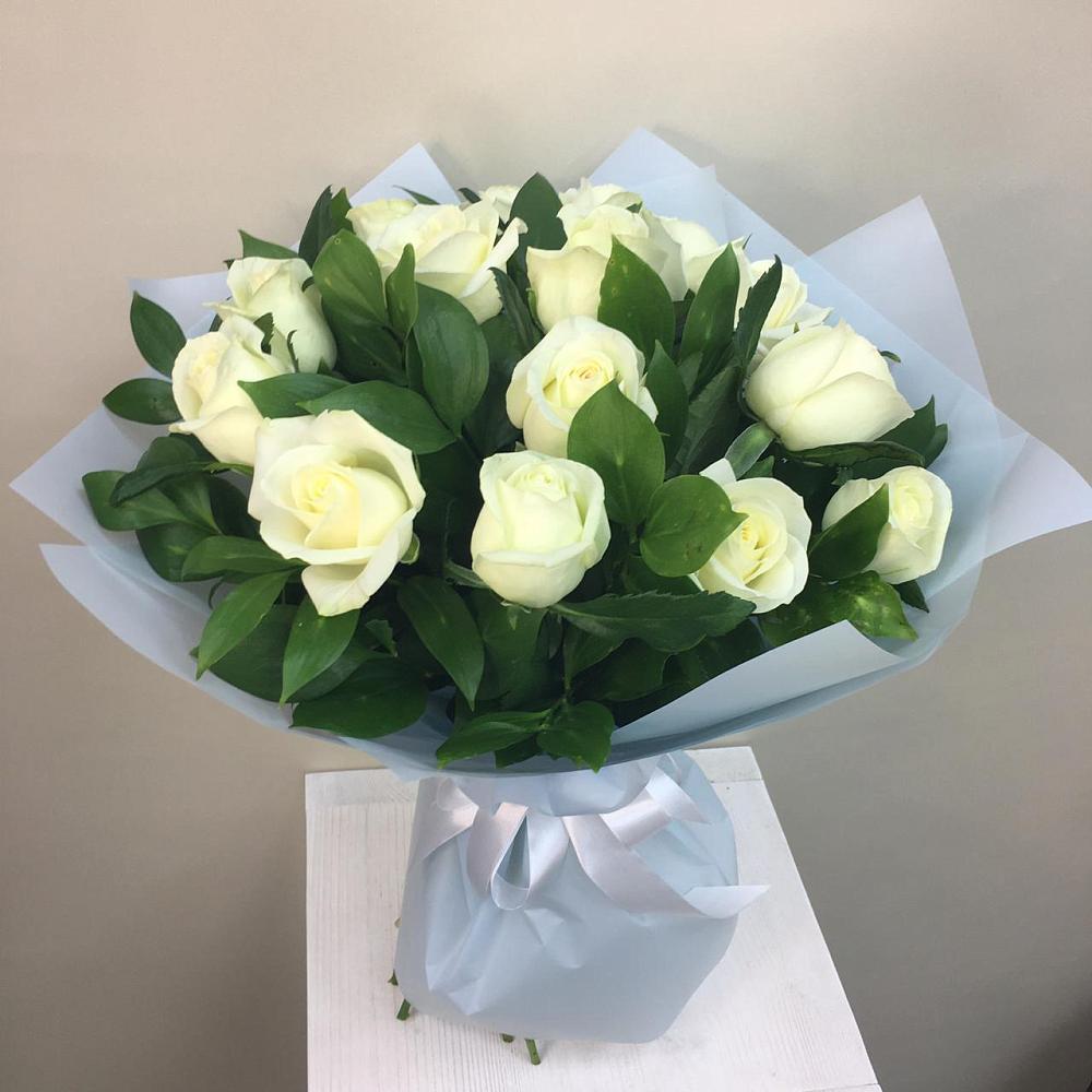 Букет 15 Белых роз Проуд в Февральск