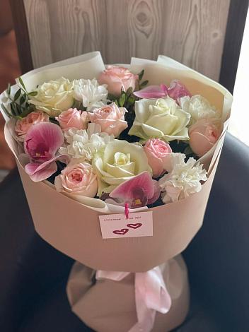 Букет цветов из: Орхидеи, Розы и Гвоздики в Февральск