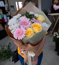 Букет цветов из:  Герберы, Розы и Хризантемы в Февральск