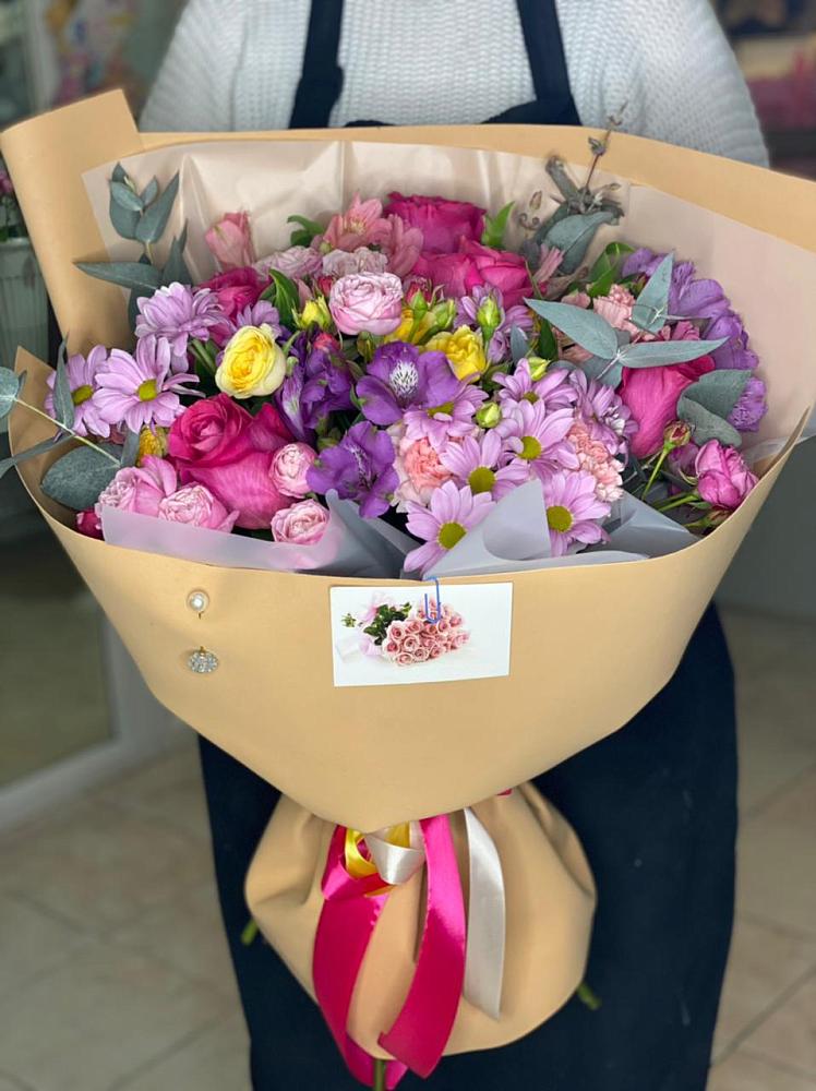 Букет цветов из: Хризантемы, Гвоздики и Альстромерии в Февральск