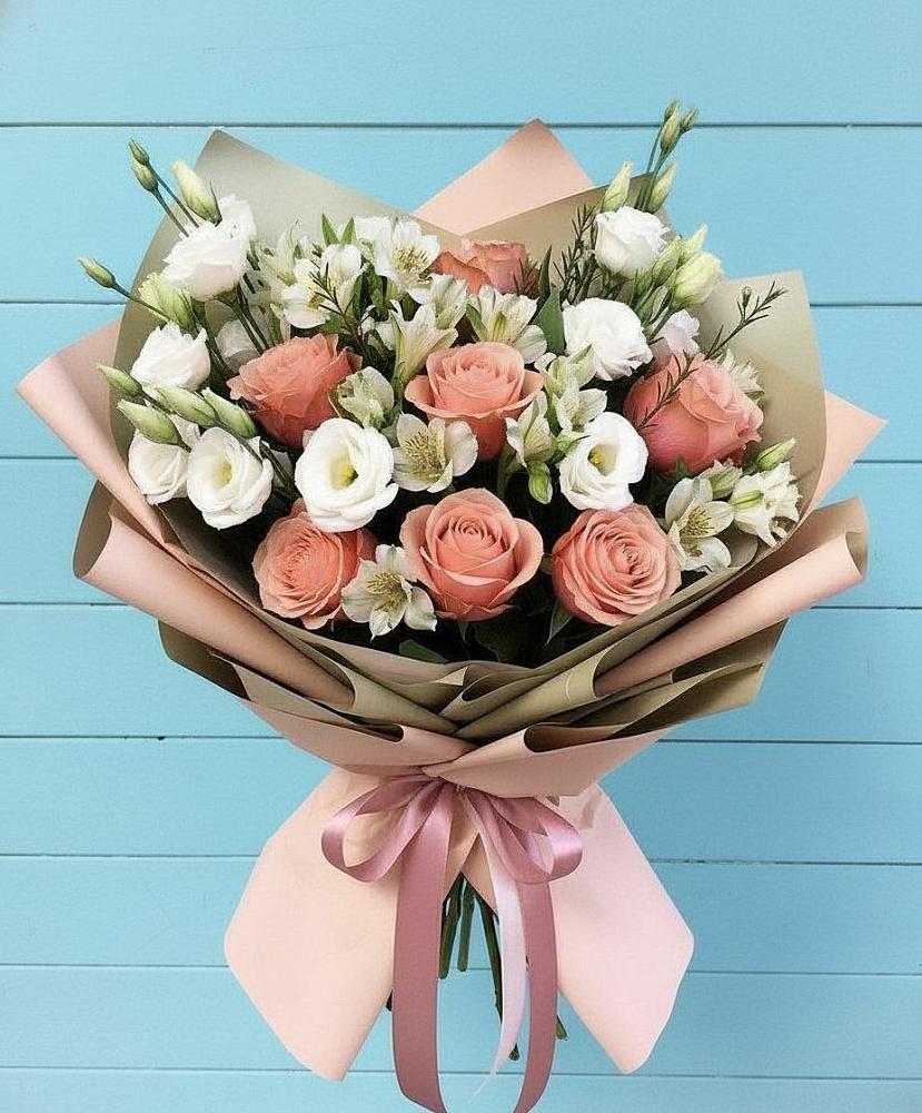 Букет цветов из: Розы, Альстромерии и Лизиантусы в Февральск