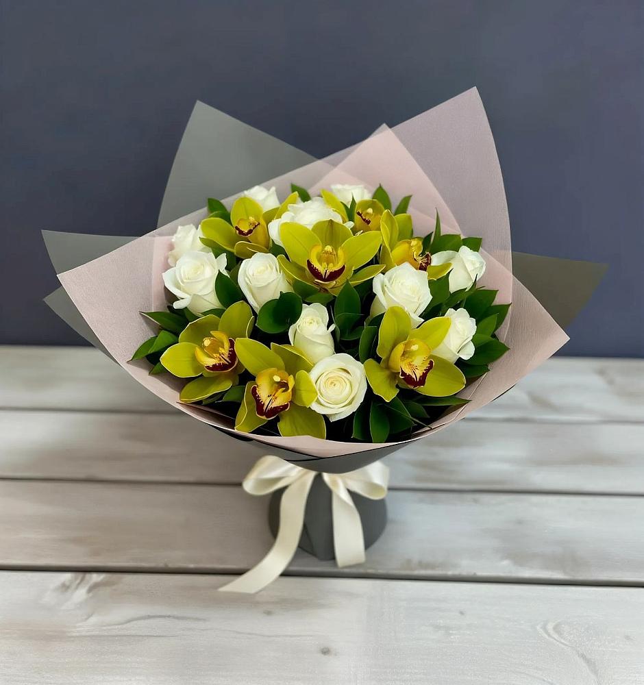 Букет цветов из: Орхидеи и Розы в Февральск