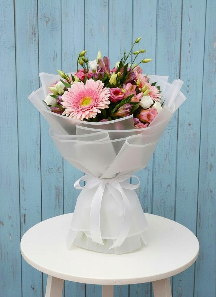 Букет цветов из: Герберы, Альстромерии и Лизиантусы в Февральск