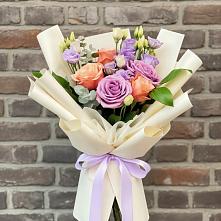 Букет цветов из:  Лизиантусы и Розы #REPLACE_PRED# Февральск