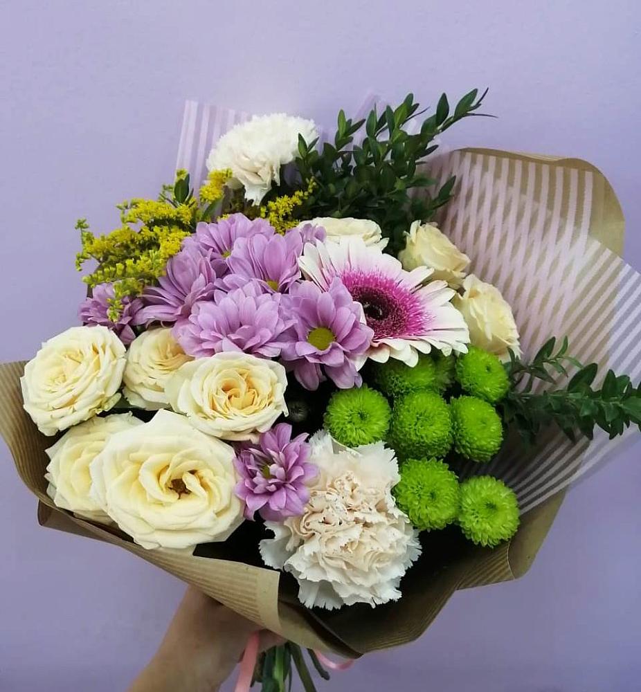 Букет цветов из: Хризантемы, Розы, Гвоздики и Герберы в Февральск