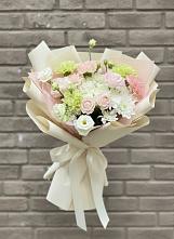 Букет цветов из:  Гвоздики, Розы, Лизиантусы и Хризантемы #REPLACE_PRED# Февральск