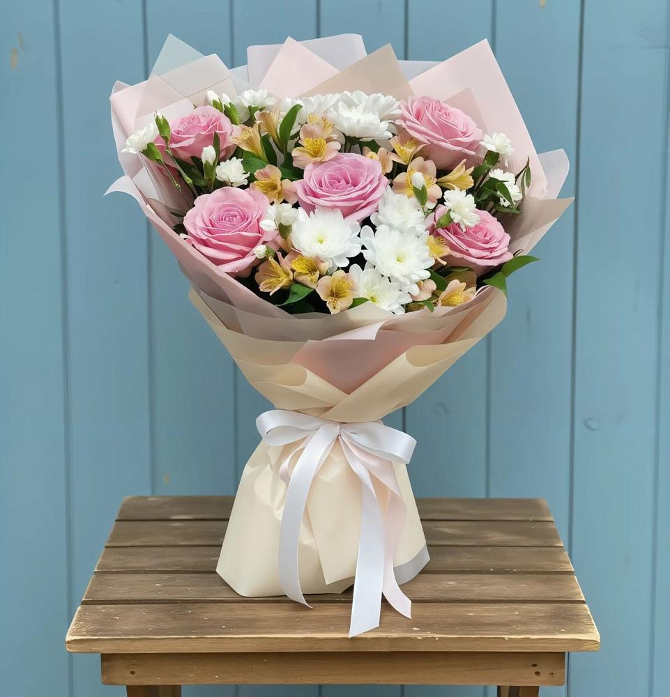 Букет цветов из: Гвоздики, Орхидеи и Розы в Февральск