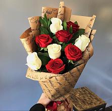 Букет красно-белые розы в Февральск Букет цветов из: Розы в Февральск