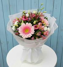 Букет цветов из:  Герберы, Альстромерии и Лизиантусы в Февральск