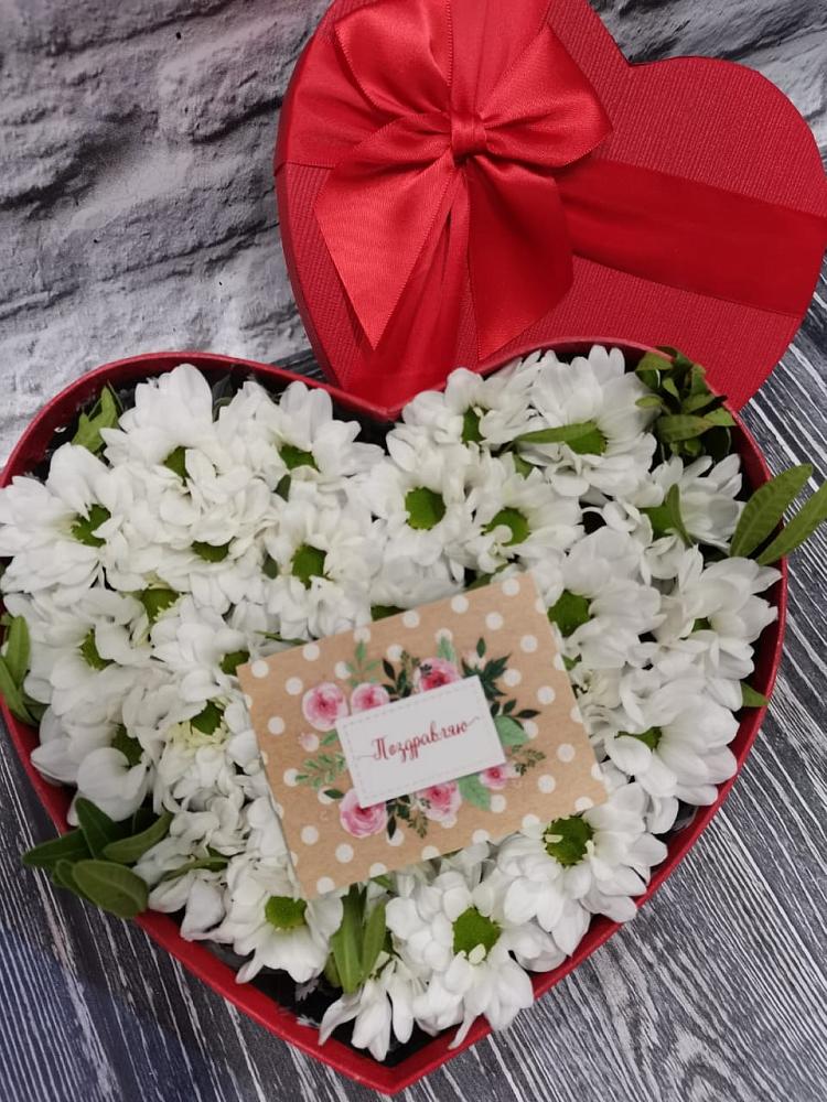 Цветочная композиция из Хризантемы в виде сердца в Февральск