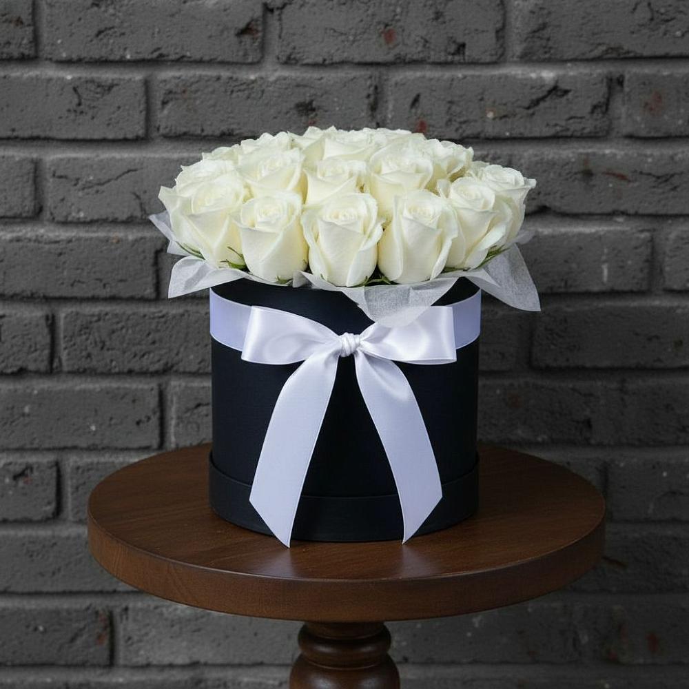 Цветочная композиция из Розы в шляпной коробке в Февральск