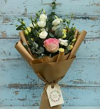 Букет цветов из:  Розы и Лизиантусы в Февральск