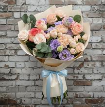 Букет цветов из:  Розы, Лизиантусы и Гвоздики в Февральск