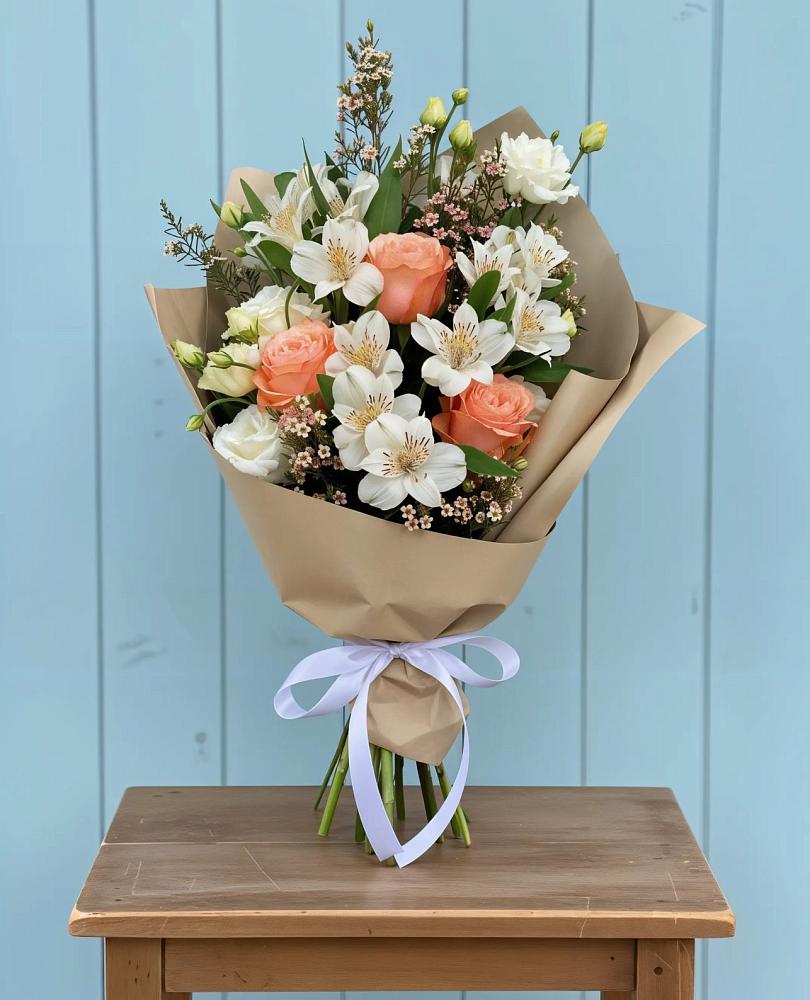 Букет цветов из: Альстромерии, Лизиантусы, Розы и Хризантемы в Февральск