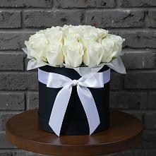 Цветочная композиция из Розы в шляпной коробке в Февральск