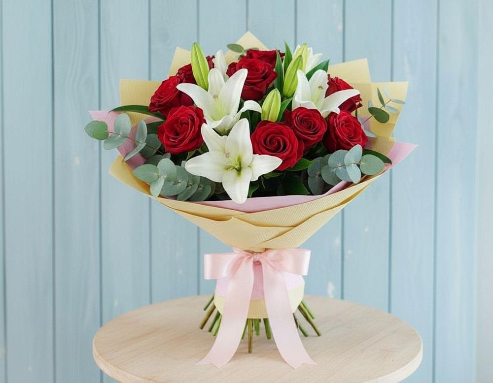 Букет цветов из: Лилии и Розы в Февральск